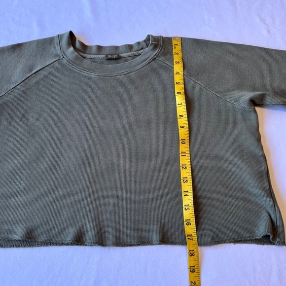 John Galt / Brandy Melville olive green waffle thermal cropped top - Picture 4 of 8